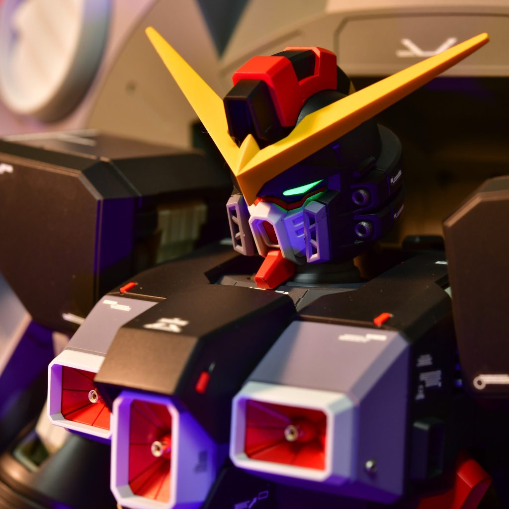 グレーは4色あるので、薄い色から順に塗って、明度を落としながら調色する事で塗料の無駄も省けました。