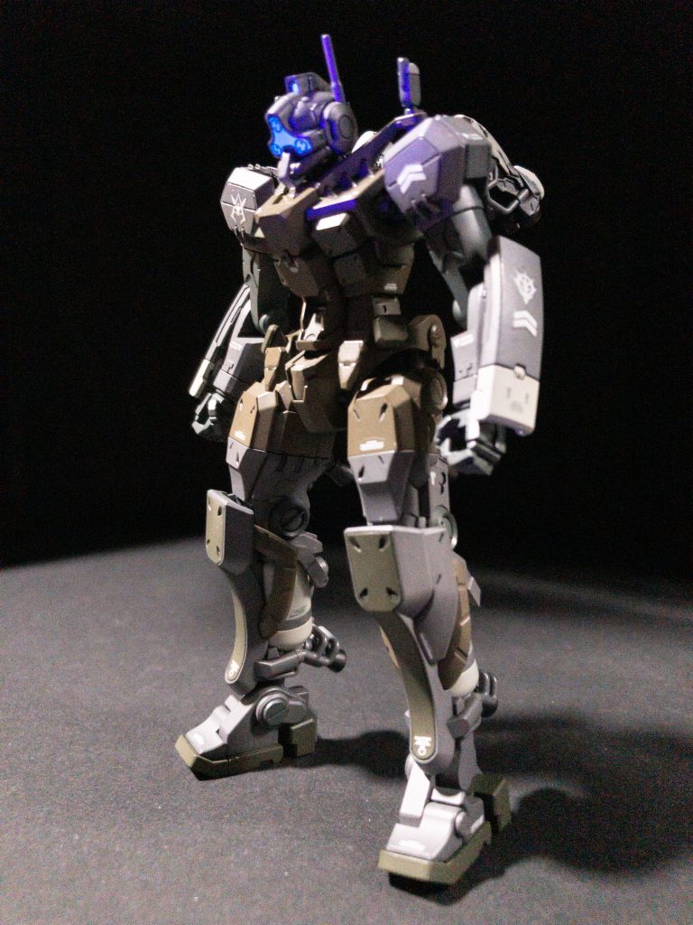 アイカメラ部分は蛍光クリア塗装なのでUVライトで光ります。