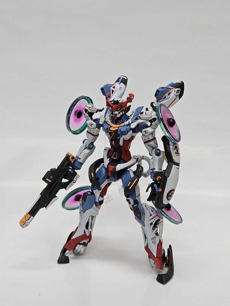 実はピアノ線でぶら下げています。