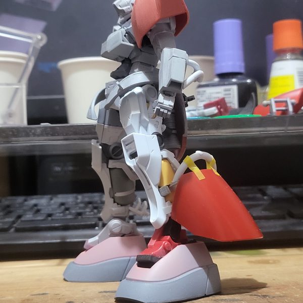 高機動型ザクR-2型と同コンセプトでの改修。背面部、脚部中心に推力を追加。ジオニック社第1研究事業部による改修の為、開発が中断されたMS-11(14)の意匠が濃い。（5枚目）