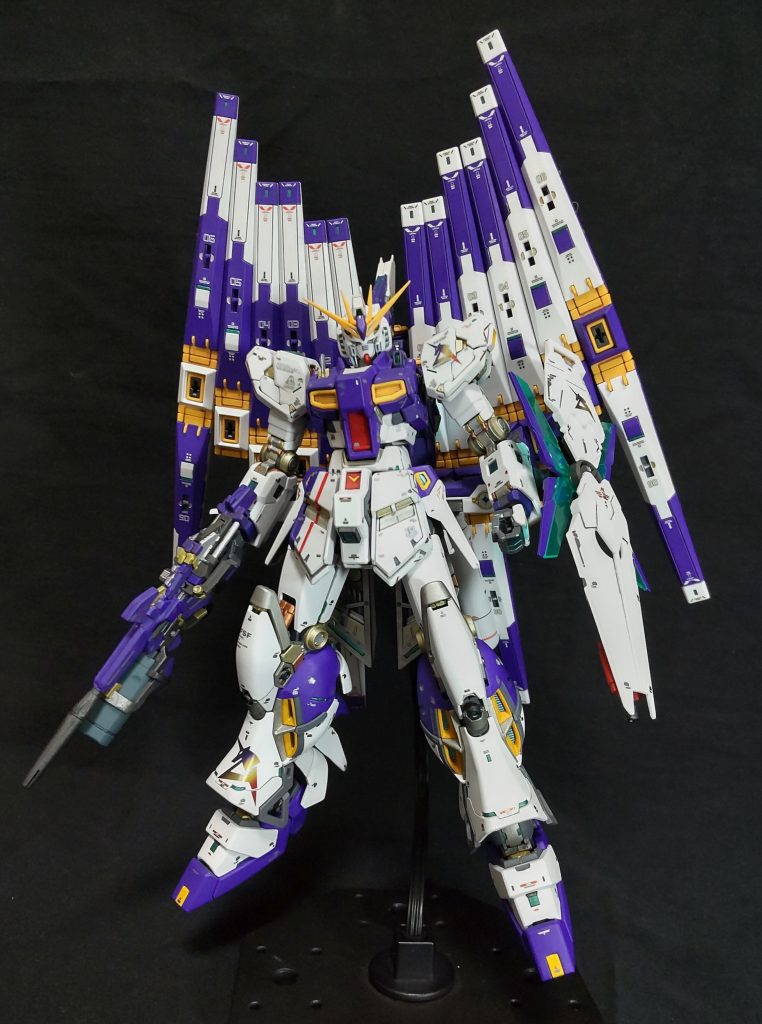 公式?のダブル・フィン・ファンネル仕様。ファンネルの模様が違うのが良く判って良いんじゃないでしょうか。ただ、この形態って、私が思うになんか違うんですよね🤔、重量バランスは良くなってるんでしょうが、面積が増えて被弾率が格段に上がりそうですし…見た目が…、好きな方には申し訳ないですm(_ _)m。