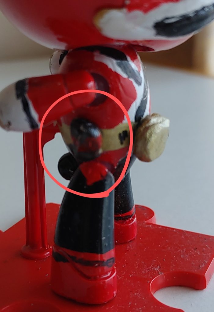 ショドウフォンのポーチ。エポキシパテ製。実は、プラ板の積層で作ったのですが、作って完成させ、置いておいたら、久々にあの妖怪が来襲。撮影しようと、接着を考えたら、紛失…あわてて、固めておいておいた、ジャンク？のエポキシパテの塊を細工。   