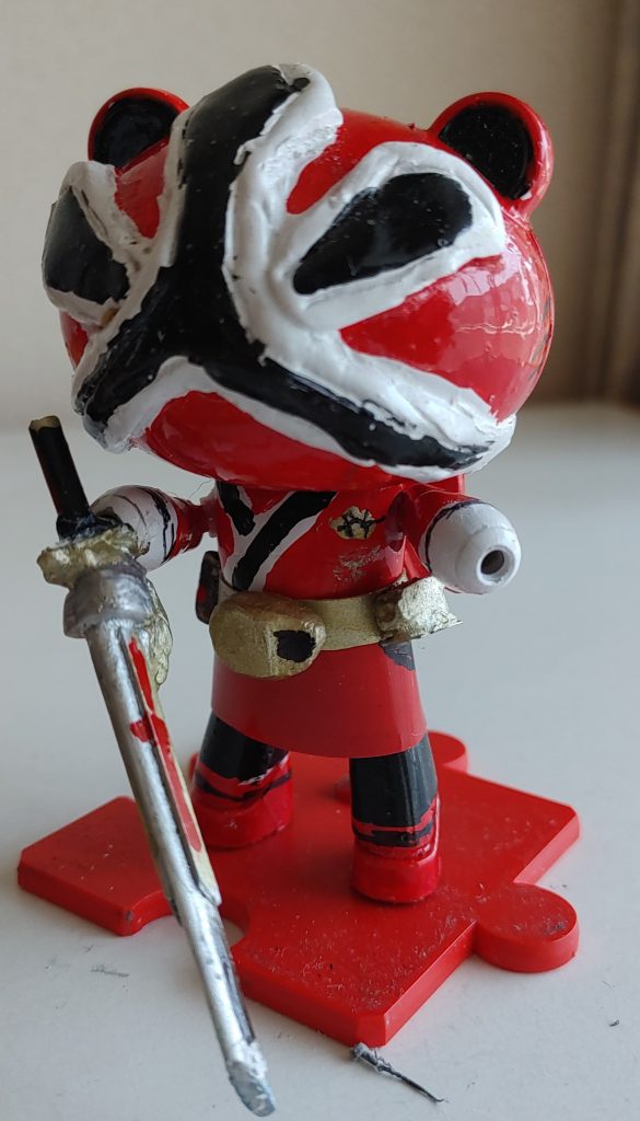 「シンケンレッド、志葉薫」正面毎度のプラ板のスカートを接着。