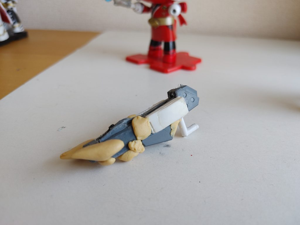 今回の撮影に間に合わすな武器、モウギュウバズーカ。「すーぱーふみな」(パワードジム…)の武器を利用して製作。あと塗装のみ