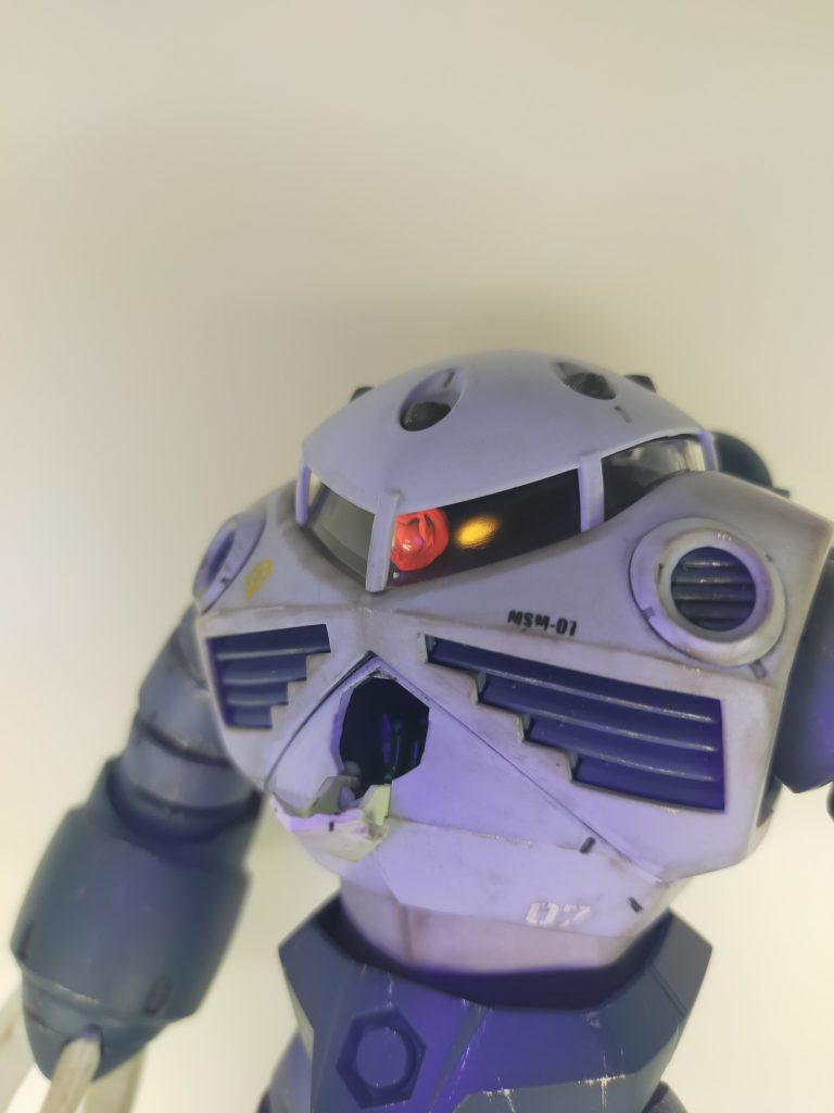 顔をアップで！かわいい🦀さん(gundam-kao3)