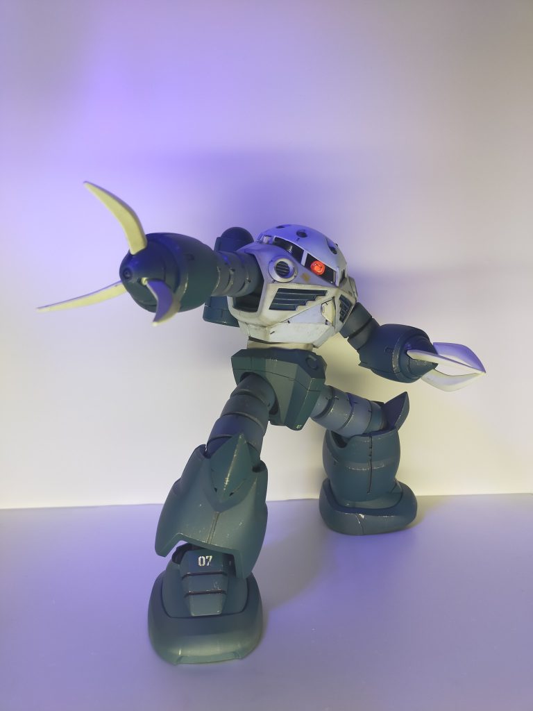 ポージングもかっこよく決まる！（MGズゴックはプラプラしないのでめっちゃ良いポーズとれます）今までで一番かっこいいかも(zaku-kao2)