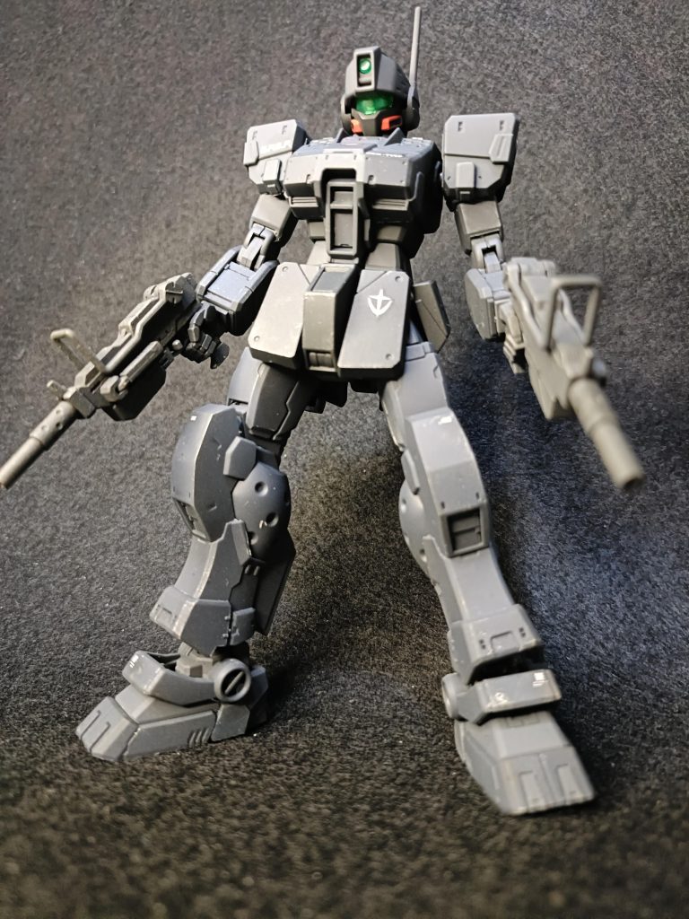 NTと噂されるネオ・マトリクス中尉専用に高性能機であるジムスナイパー2をチューンした機体という設定です。ネオ中尉は、スナイパーライフルや盾を持たず、弾を避けまくりながら接近戦で殲滅していくスタイル、高機動接近戦が主なので並みの機体じゃ乗り潰してしまいます。コンセプトは、先日の寒冷地ジムにパーツを持っていかれ、ジャンク化したスパルタンとスナイパー2を生かすため、スパルタンベースでよく似たスナイパー2をミキシングで作ってみたという感じです。