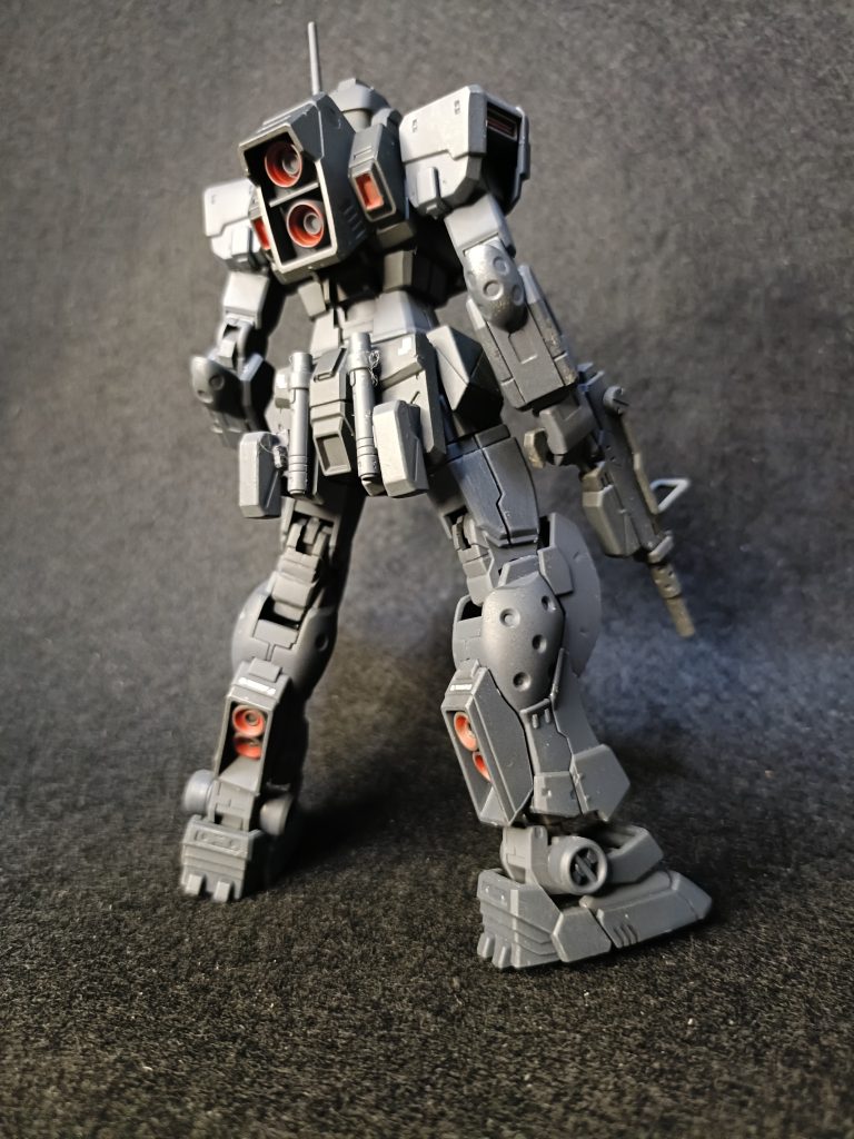 元がスパルタンなので後ろ姿もごっつくなってます。情報量たっぷりなのでデカールほとんどいらないですね。