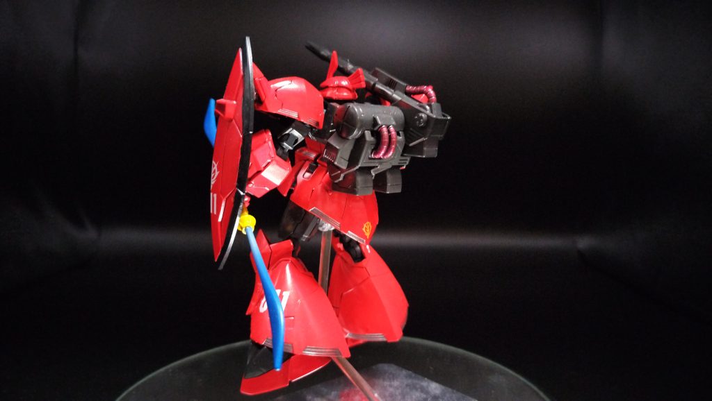 背面にHGのゲルググキャノンパックを取り付けてナンチャッテ、ゲルググキャノンです。イングリッド0のゲルググとくれば、キャノンのイメージなので!Gフレームでキャノン使用が無いので、他の仕様は標準ゲルググですが気にしない。GフレームがHGより少し小柄なので、バックパックの大型ぶりが高機動っぽくて好きです。