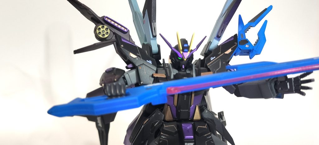 モデルとしてはカッコイイんですけど　なんせ背中が重い！そしてポロポロもするのでポージングには不向きですね。