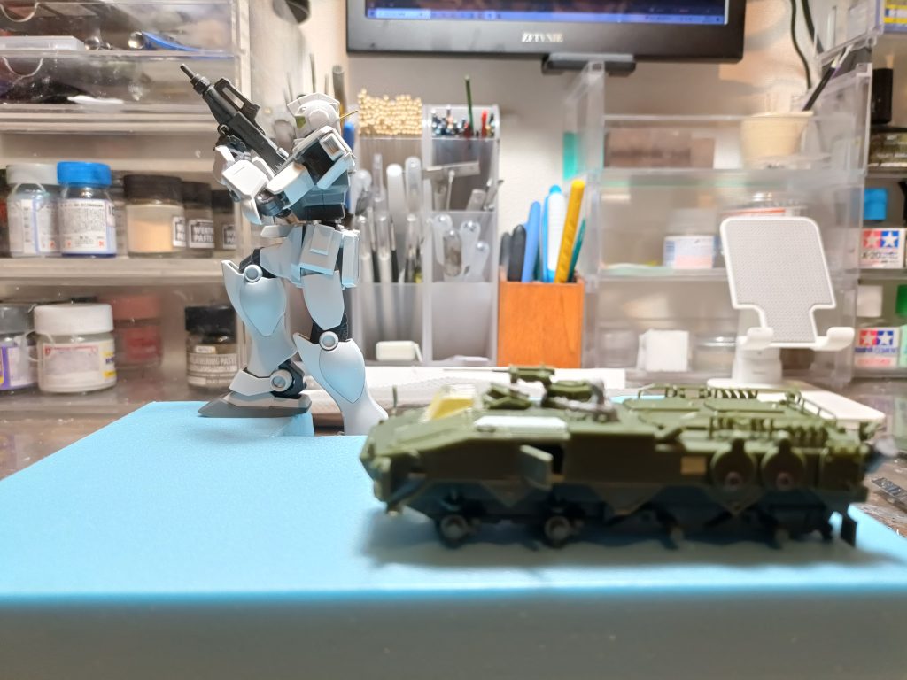 素組でレイアウト調整中。やはり元のままだとジムがアニメと合わない