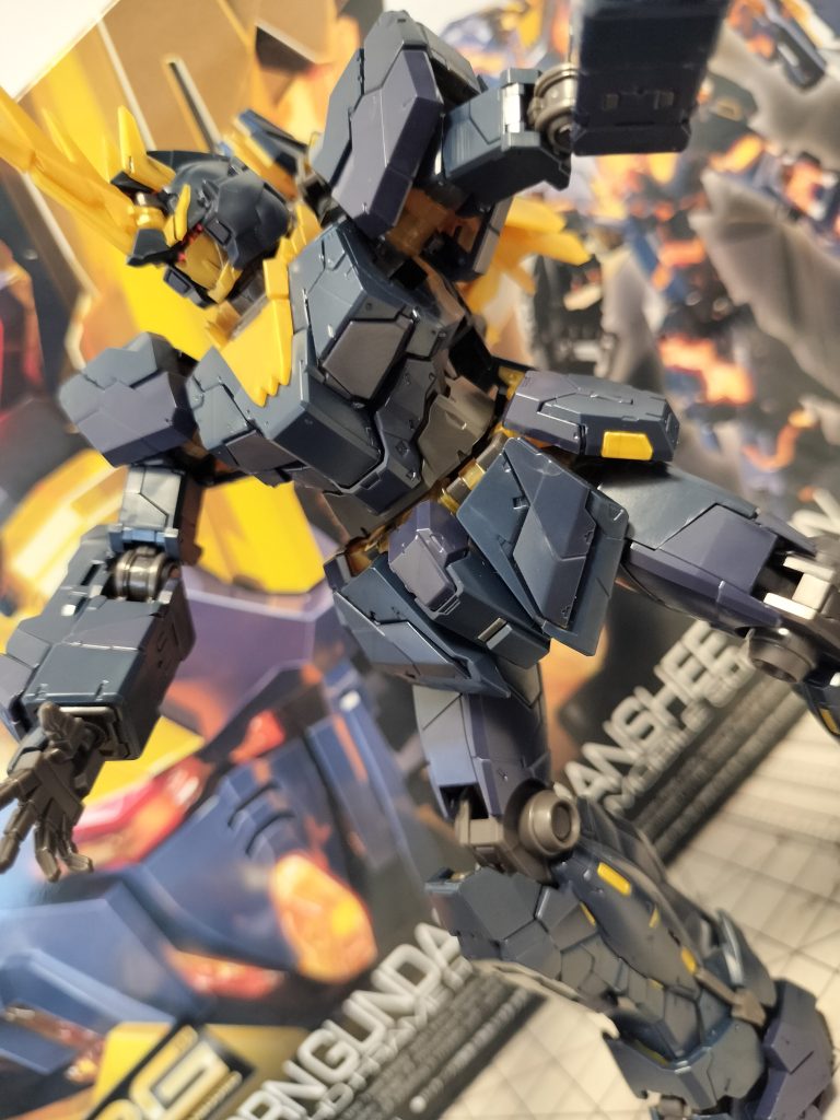 パチ組み状態のユニコーンモードですが、なんともいえない雰囲気がありますよねー。