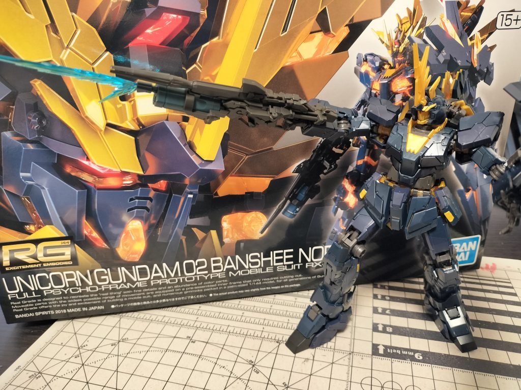 結構ユニコーンモードが好きで、完成したらこの形態でかざそうかと思っていたら…