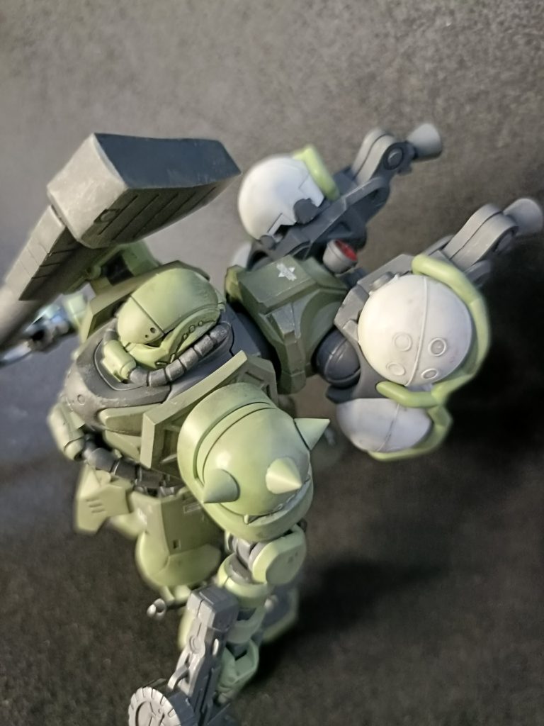 上から。下半身がそのままバックパックになってるのがわかります。