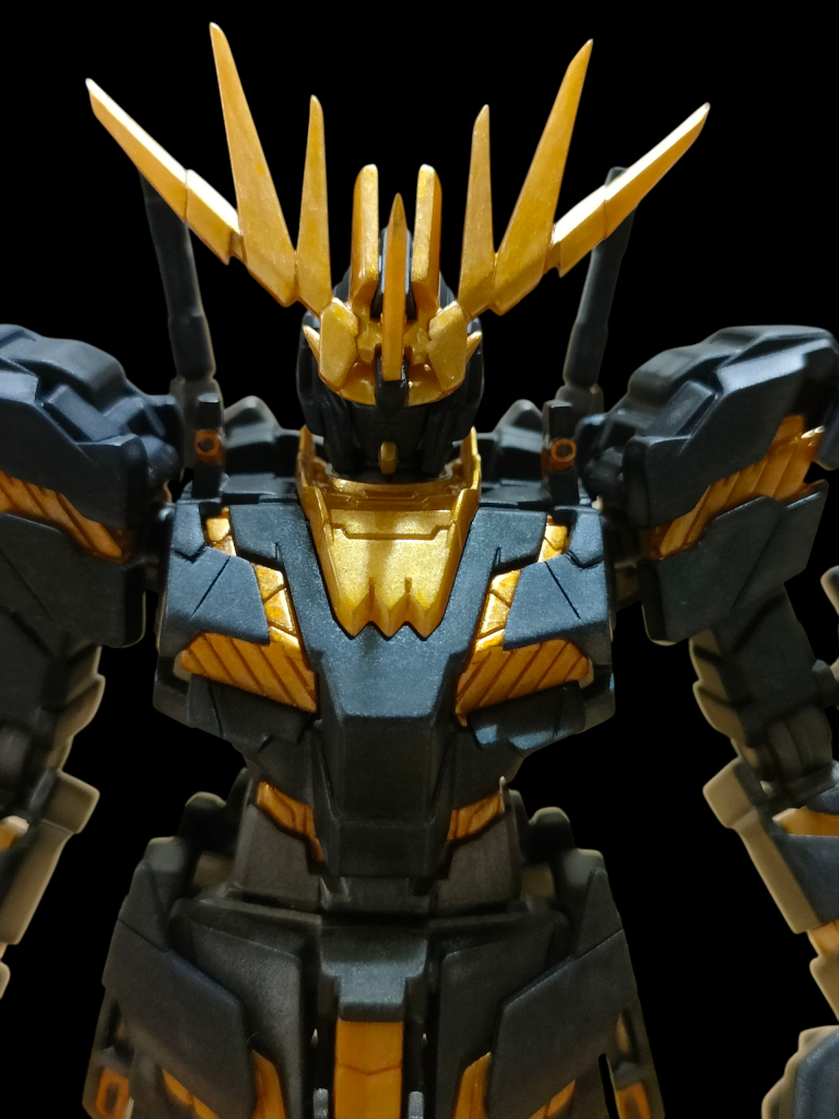 HGバンシィ筆塗り全塗装–2枚目/制作者：ガラぴこ