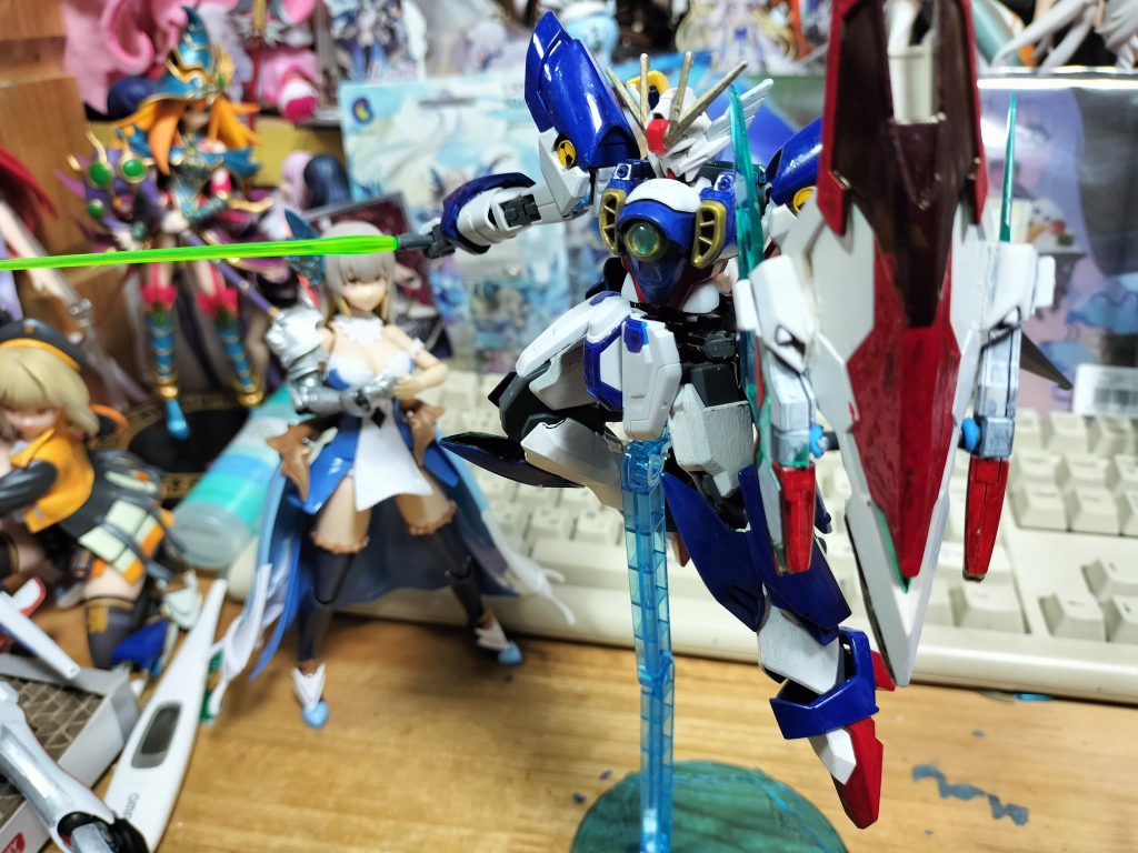 シールドからビームサーベルを