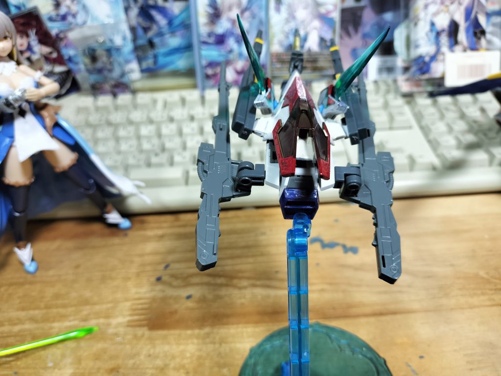 以上です まあウイングの盾てツインバスタービームライフルを持たせる時にジャマになるからと言って背中にせようのもなかなか そこでライフリの盾を思い出してビット?ドラグーン?みたいに盾が飛んで攻撃するサポートメカ?みたな感じにしてみました