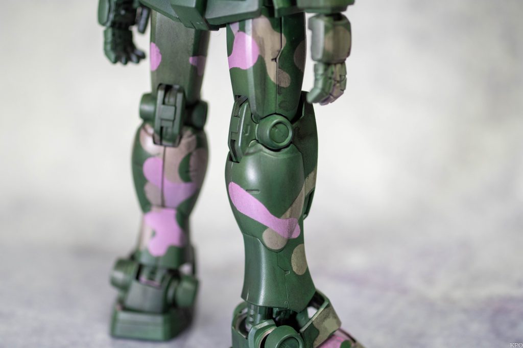 MG 1/100 RX-78-2 ガンダム Ver.2.0 マチュのキラキラ迷彩塗装–4枚目/制作者：KPO
