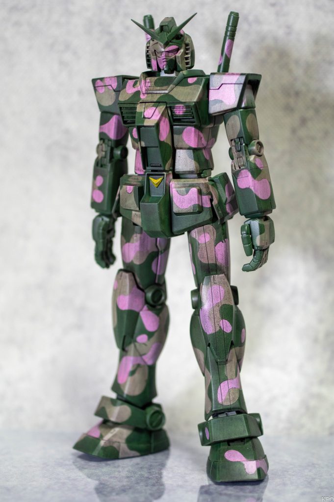 MG 1/100 RX-78-2 ガンダム Ver.2.0 マチュのキラキラ迷彩塗装–3枚目/制作者：KPO