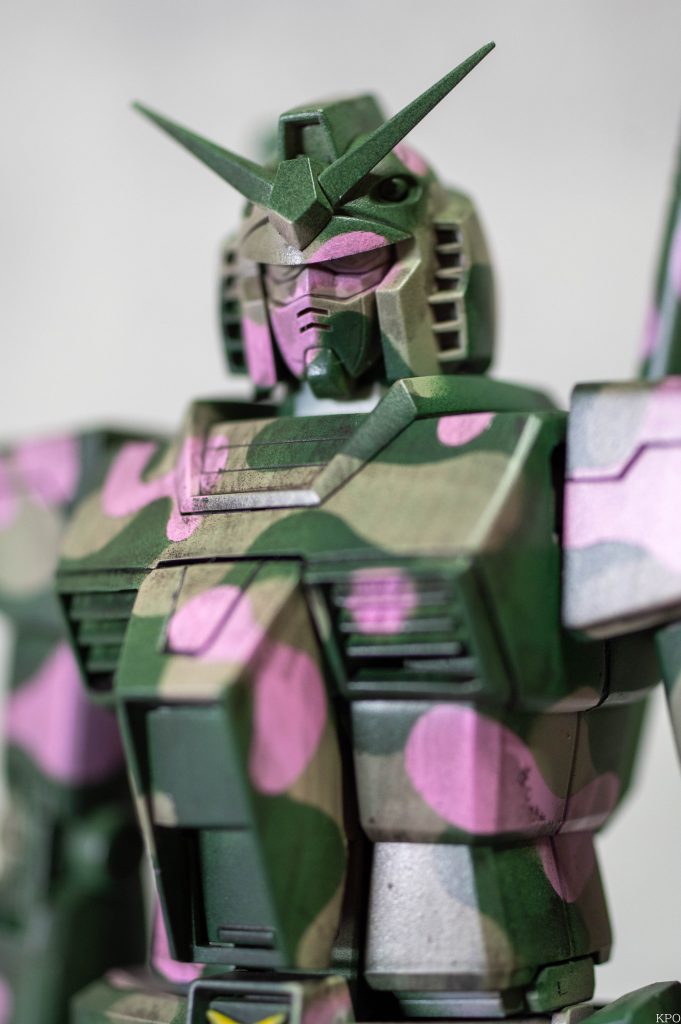 MG 1/100 RX-78-2 ガンダム Ver.2.0 マチュのキラキラ迷彩塗装–2枚目/制作者：KPO