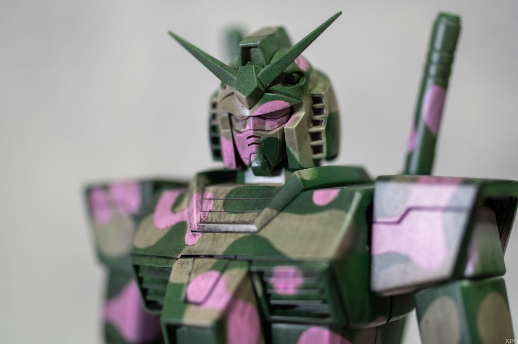 MG 1/100 RX-78-2 ガンダム Ver.2.0 マチュのキラキラ迷彩塗装