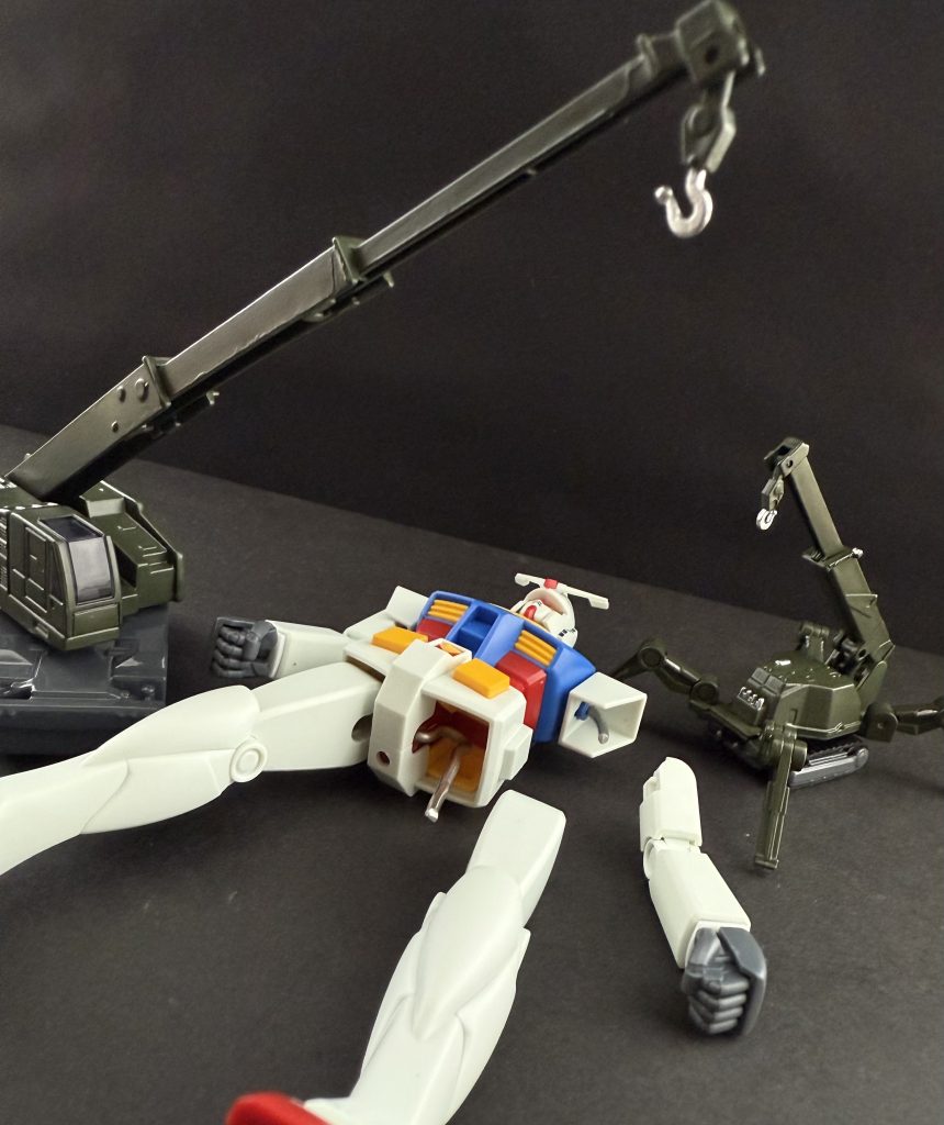 こんな感じで針金が仕込まれている。針金の太さは2ミリのアルミ線。特に股関節部の恩恵が凄まじく、脚が長くなり、ハの字に開けることで、立ち姿に艶が出てくるのだ。