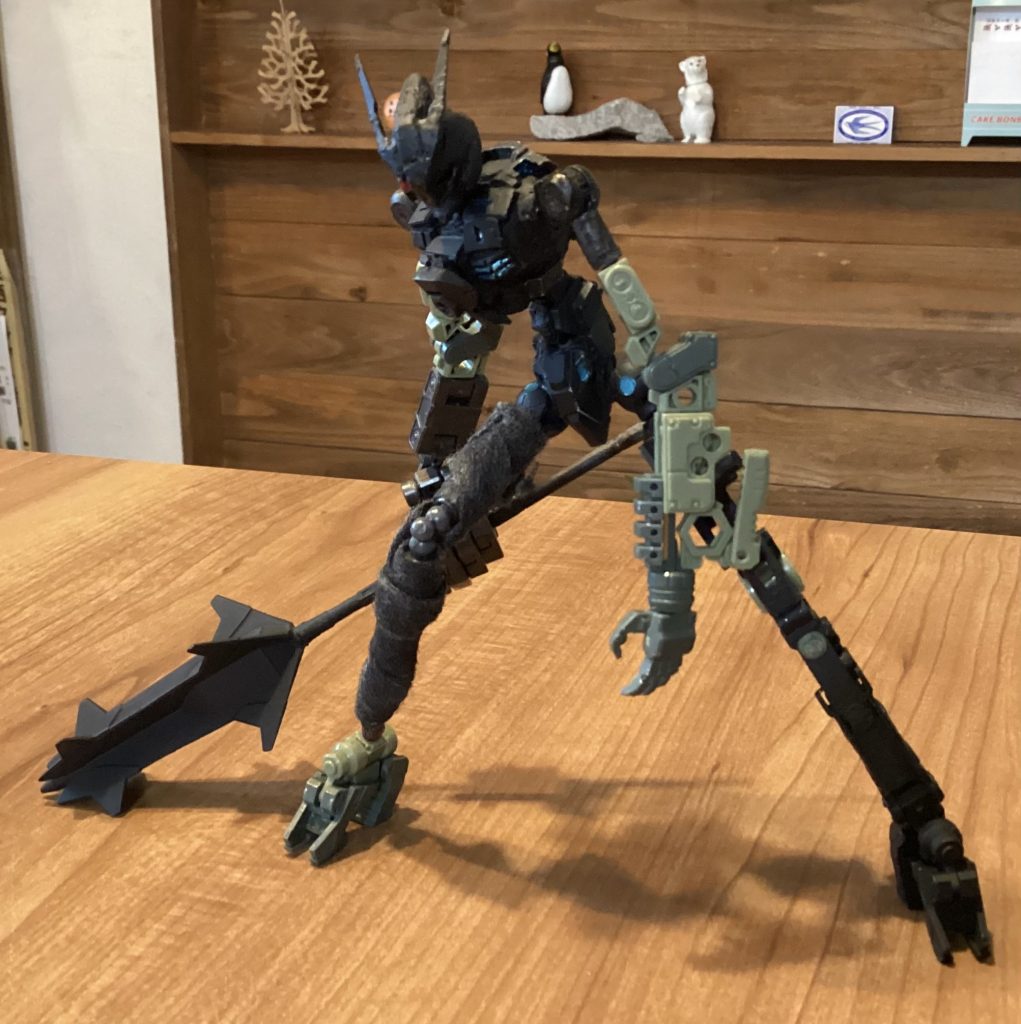 あと足と腕を伸ばして高機動型にすることもできます。これはコンバートボディにギミックです。