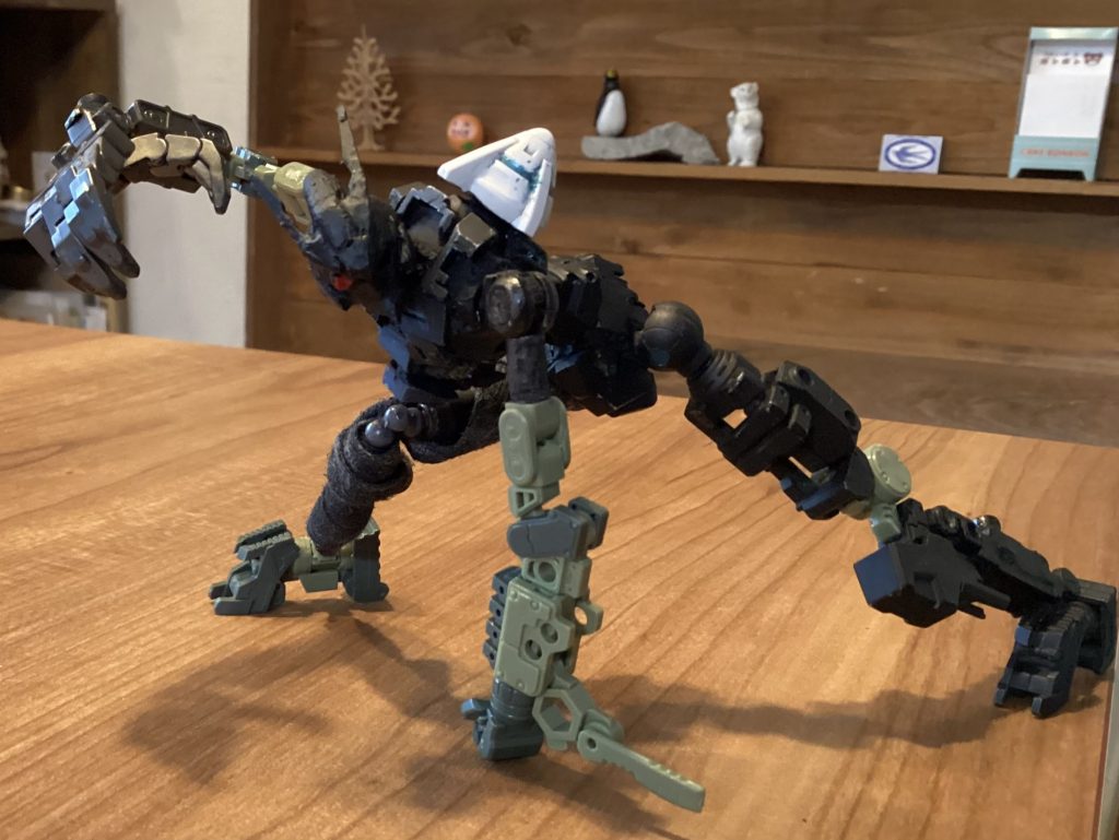 腕にもブレードが付いてます。ライフルのGNドライブは背中にも装着可能です。