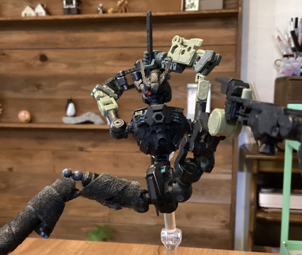 武器は前の同じく擊発式超大型戦術刀と腕に直接装着するライフルそれと初めて作った専用武器のパワー系ガイガイ砲です。おまけにバルバトスの刀