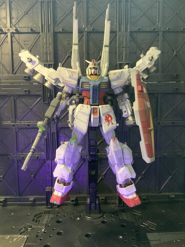 今回は、設定は抜きにして、ジャンクパーツを眺めながら、思い付くまま作成。ちょ〜高機動になっちゃいましたー😅グラスフェザーは好みでは無いので、撤去ー❗️代わりに、ジャンクパーツで高機動スラスターを作成して装備。ディティールも多少パテ埋めしてますー。