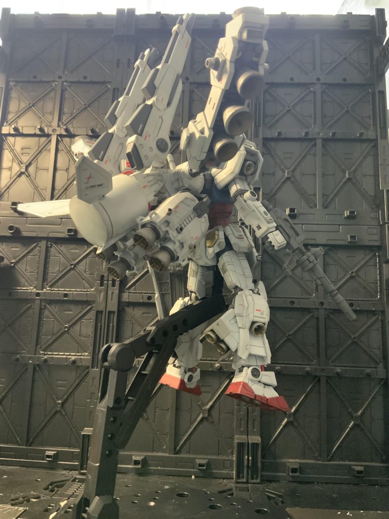 バックパック装備が重すぎて、自立できなーい😂