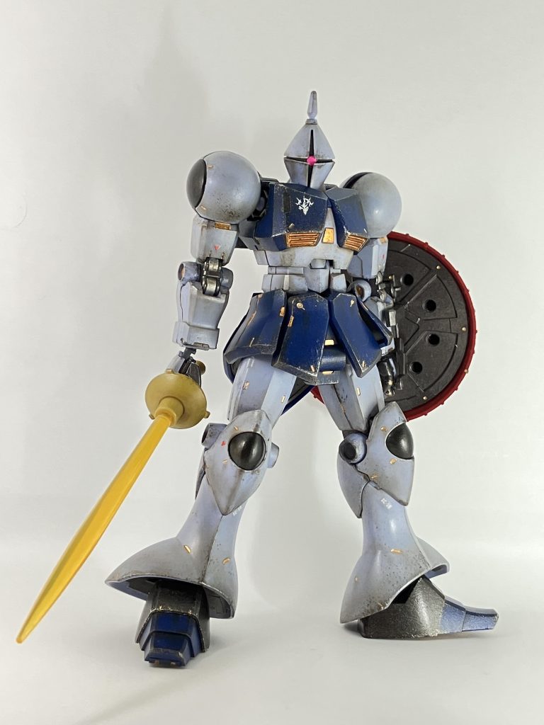 モノアイは100均の蛍光ピンク色のマジックで付属のシールを塗り、貼りました。