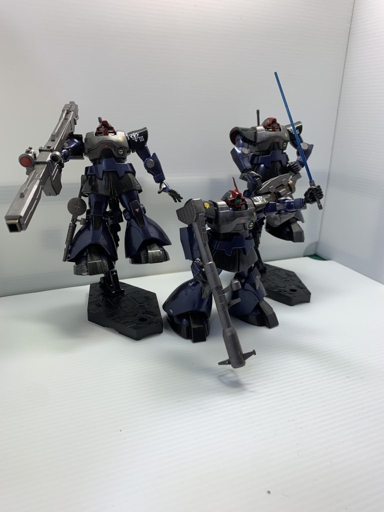 黒い三連星が地球で白い奴を倒して宇宙に戻る際、リックドムに改修した設定。ゲルググではなくリックドムが似合ってますよね。