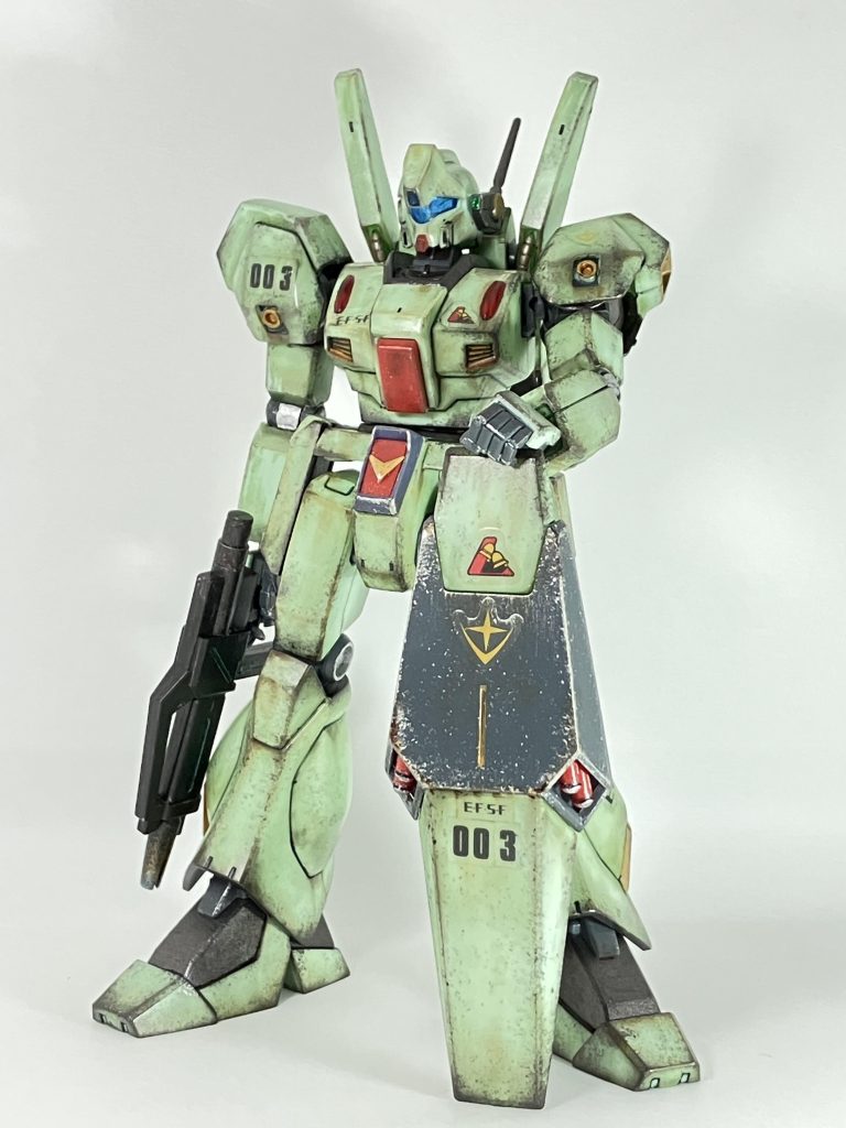 お馴染みの盾立てかけポーズ