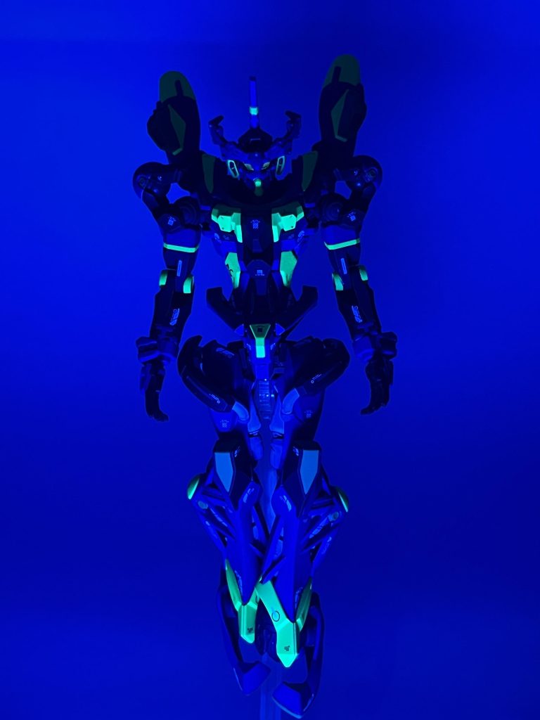 蛍光グリーンでこんな感じに発光します。