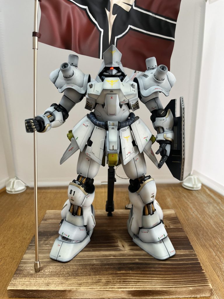 モノアイが光るだけで一気に威圧感