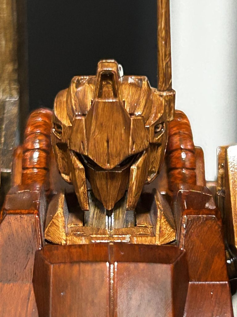 以下、カラーレシピです。ゴールドパーツ:GGXホワイト(C)→ウェザリングカラーステインブラウン(C)→EXクリアー(G)フレームパーツ:GGXホワイト(C)→ウェザリングカラーグランドブラウン(C)→EXクリアー(G)レッドパーツ:GGXホワイト(C)→ウェザリングカラーステインブラウン(C)→クリアーオレンジ(G)ブルーパーツ:GGXホワイト(C)→ウェザリングカラーステインブラウン(C)→クリアーブラウン(G)