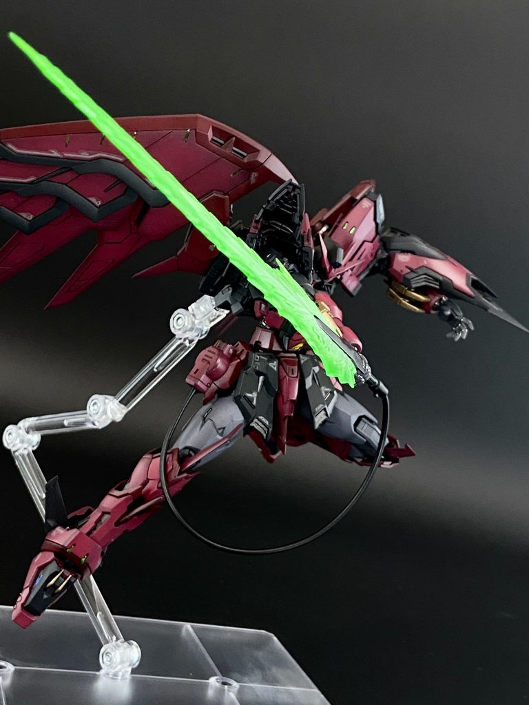 斬!秘剣ビームソード乱舞の太刀!!ウイング一番内側の小羽は削って形状変更、小型化してあります。