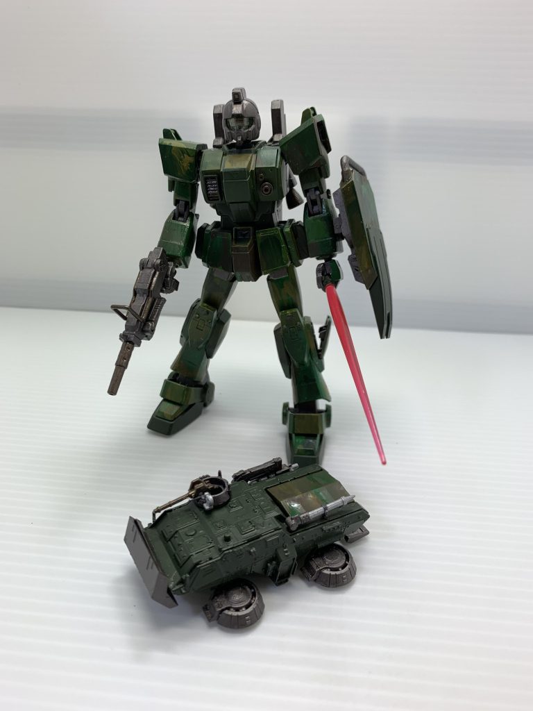 陸戦型ガンダムはジム頭にしました。塗装は密林地帯迷彩柄にしました。