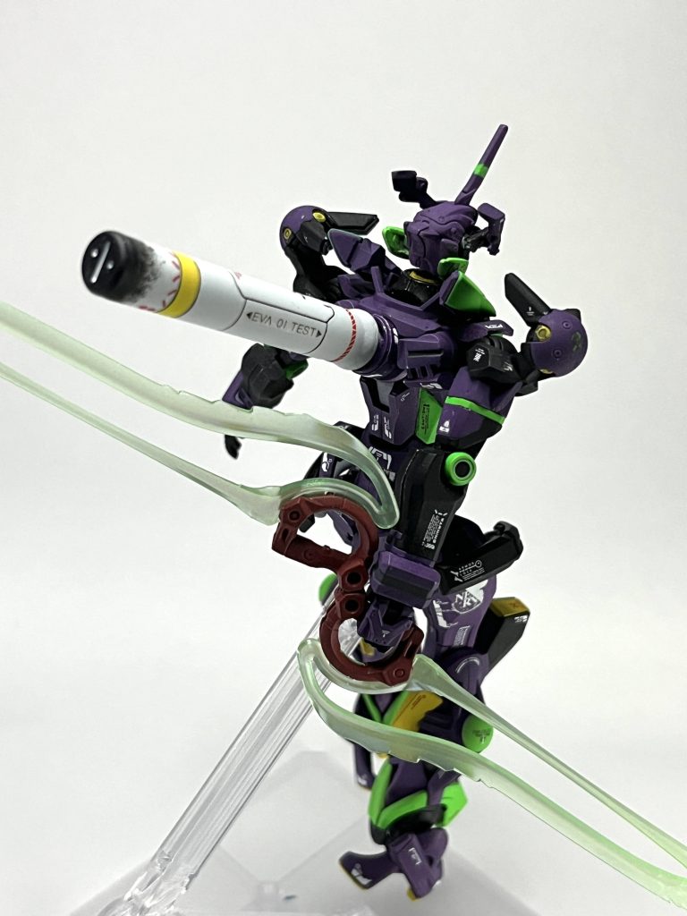 アシタのデカールとRGエヴァ用のデカールで情報量を上げています。