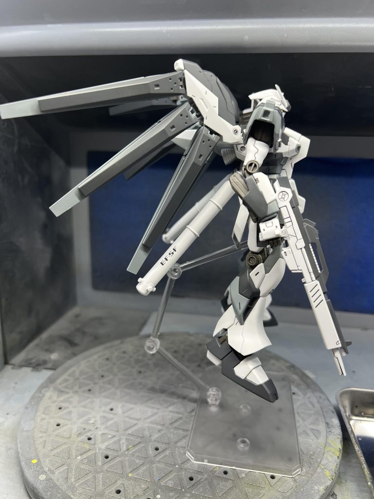武装は形があまり好きではなかったのでエントリーグレードのνガンダムから持ってきました。