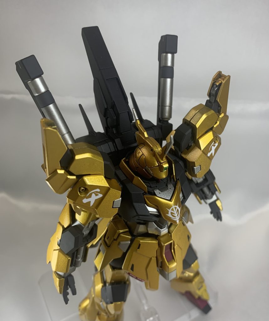 なんかデカールも貼りたかったので、一応アナハイム社製のジオン軍所属機としてあります。という事は、宇宙世紀の機体という事になりますね。