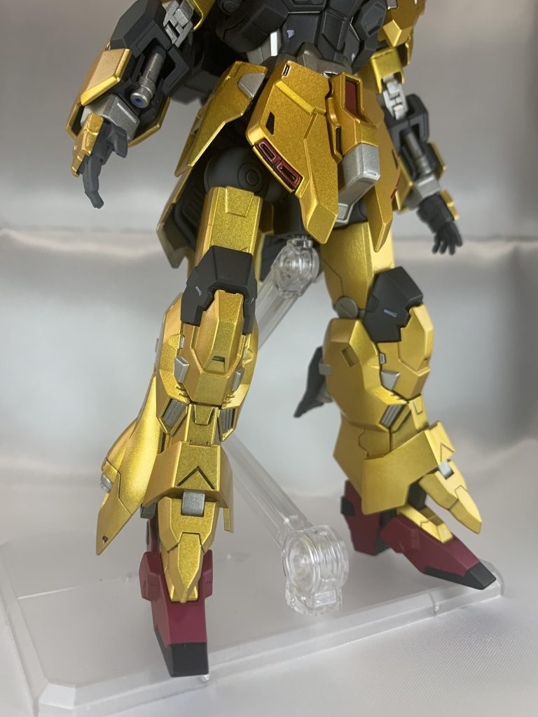 かなりパーツ分割されてるキット達だったので、結果的に納得の色分けが出来ました。カラーリングは特に百式を真似て、他の金色機体達も参考にしてあります。金色の中に銀色を少し散りばめて、より高級感が出るようにしてみたかったんですが、どうでしょうかねー？