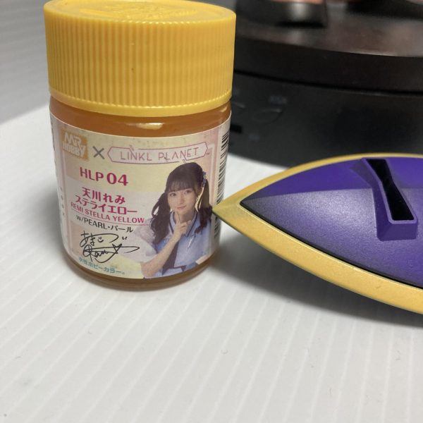 左腕はこんな感じに移植。シールドの色は、真っ黄色やオレンジではなく、マリーネをちょっと意識した、薄いオレンジ😊まぁちょっとは良くなったかとw次はバックパックとライフルかぁ・・通常の右腕も作ろうかなぁ🧐（3枚目）