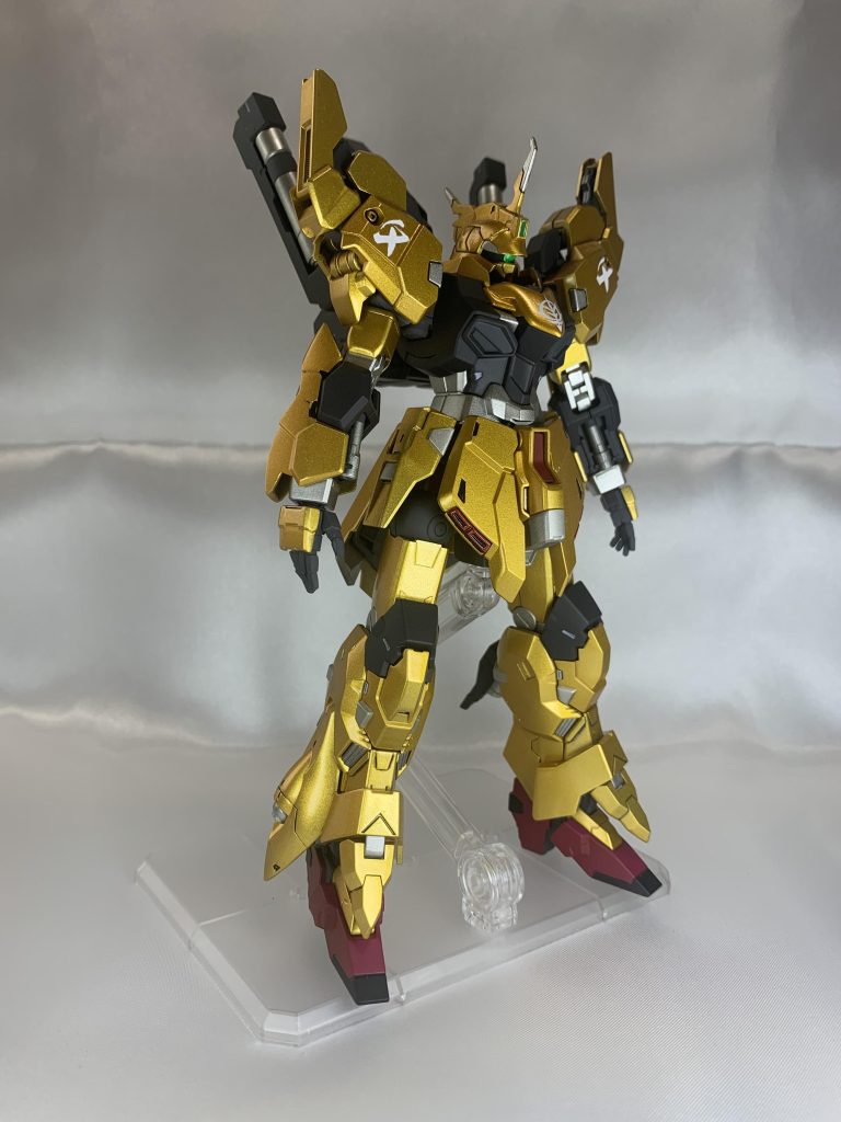 百式、フェネクス、アカツキ....  色んなガンダム作品に登場する金色の機体達。その何とも言えない特別感のある機体を作りたくて、オリジナルのMSをミキシングで作成してみました。