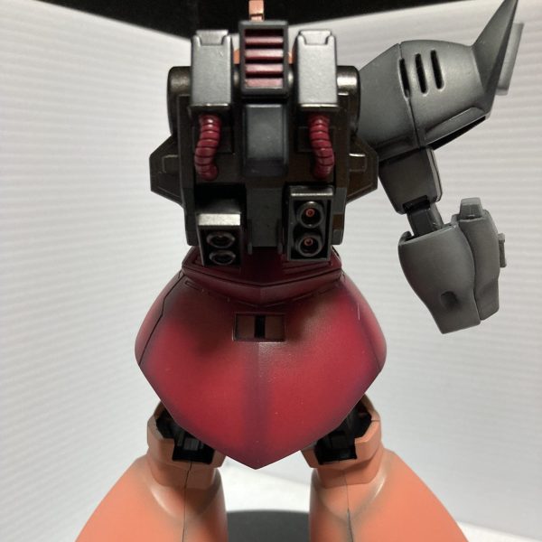 バックパックは終わり✨ビームライフルは作り直し😊何かあの後ろの棒(笑)折れるんですよねwイメージは変えずデザインちょっと変えました。元キットはリゲルグ hgucのライフル。まぁ・・これでいっか😅そう言えば、逆襲のシャアの回想シーンシールド全部ピンクwこっちの方が面白かったかな😊 （1枚目）