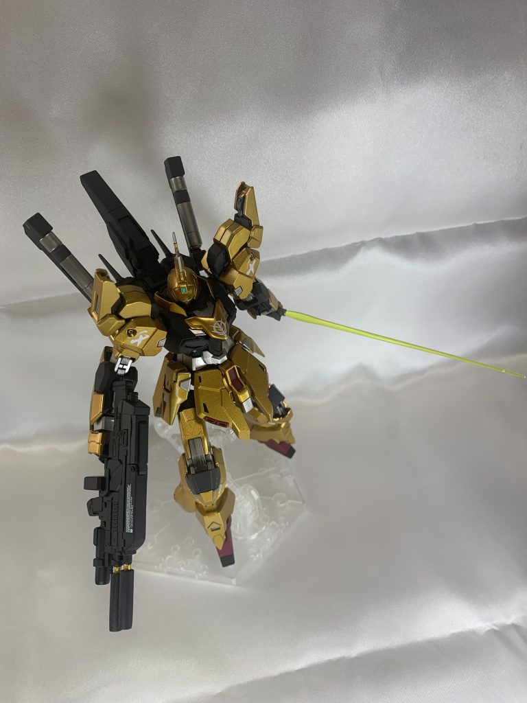 ＆ビームサーベル装備。