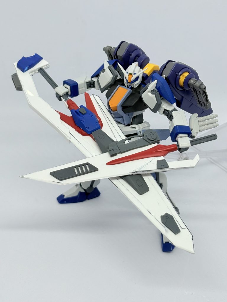 塗装前も何枚か。塗装の下手さがより際立つからあんまりしたくない笑あ、私はいつも通り筆塗りです。楽しかったー遠距離・高機動・タンクも作りたいけどまぁデュエルブリッツ再販までは待つかな〜出来るかも分からんので…… オリジナル武器作るの楽しかったからまたやる！