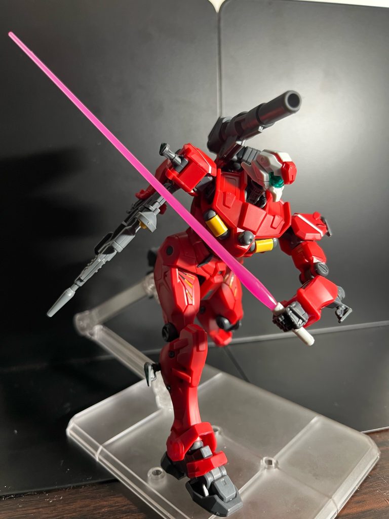 可動域が優秀だから組み終わってのポージングが楽しすぎる(zaku-kao2)