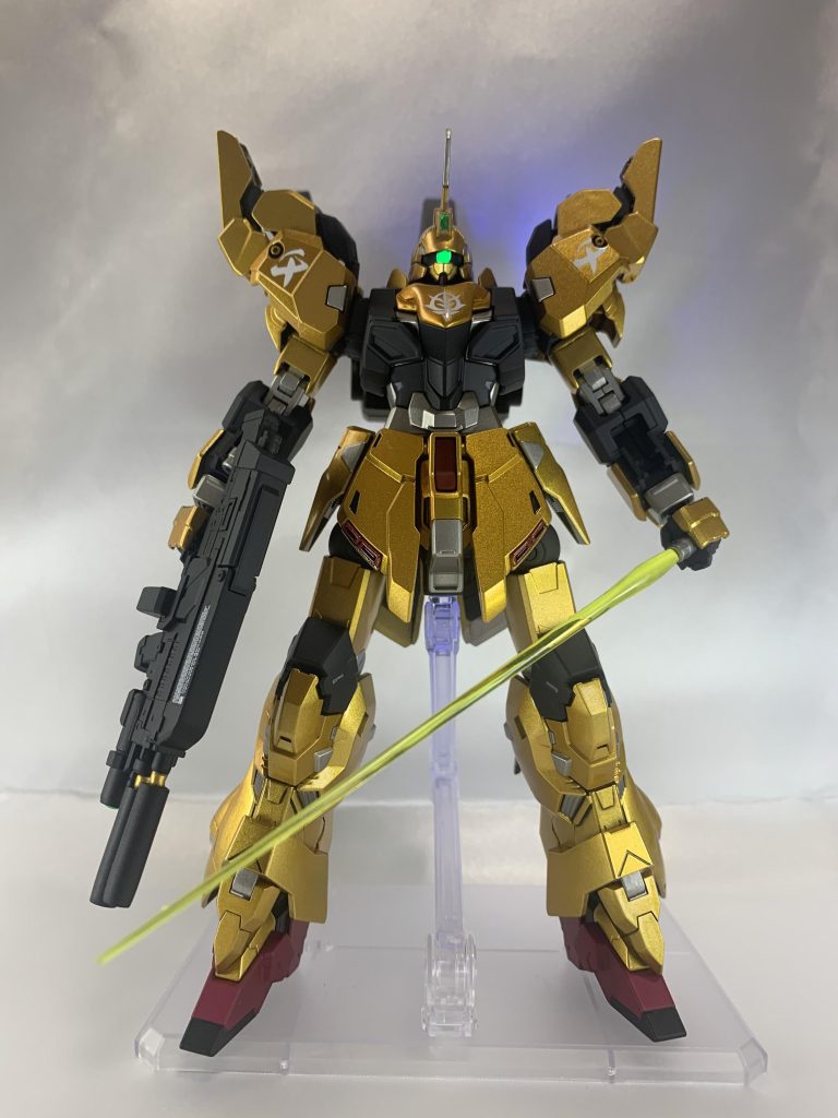 サイコミュ兵器は持たず、シンプルな武装を心掛けました。　シンプルな武装でも強い機体❗️百式へのリスペクトか？　シールドも持っていません。隠し腕あります。　これはジ・オへのリスペクト？よくよく思い返せば、”グリプス戦役“最終決戦の4機体はZガンダム以外、皆んなシールド持っていないんですねー。ある意味すごい人達だ。